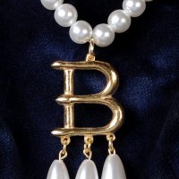 Anne Boleyn B Necklace – Gold-plated Edition