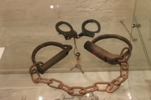 16th century handcuffs
